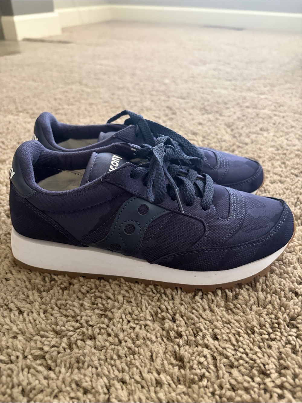 Saucony Women's Navy and Dark Blue Camo Sneaker - Size 6